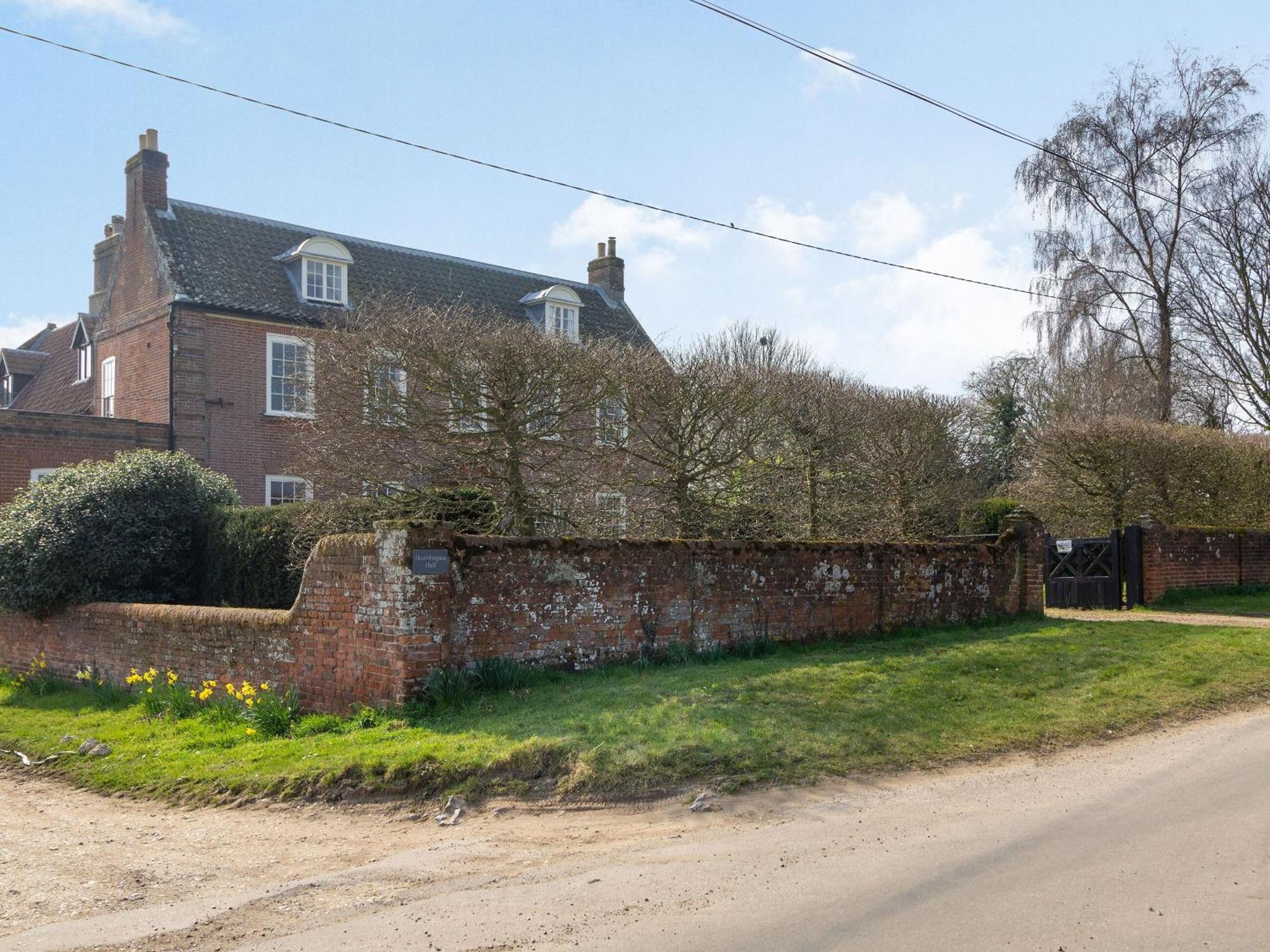 Hemblington Hall Arts And Leisure Ltd South Walsham Exterior photo