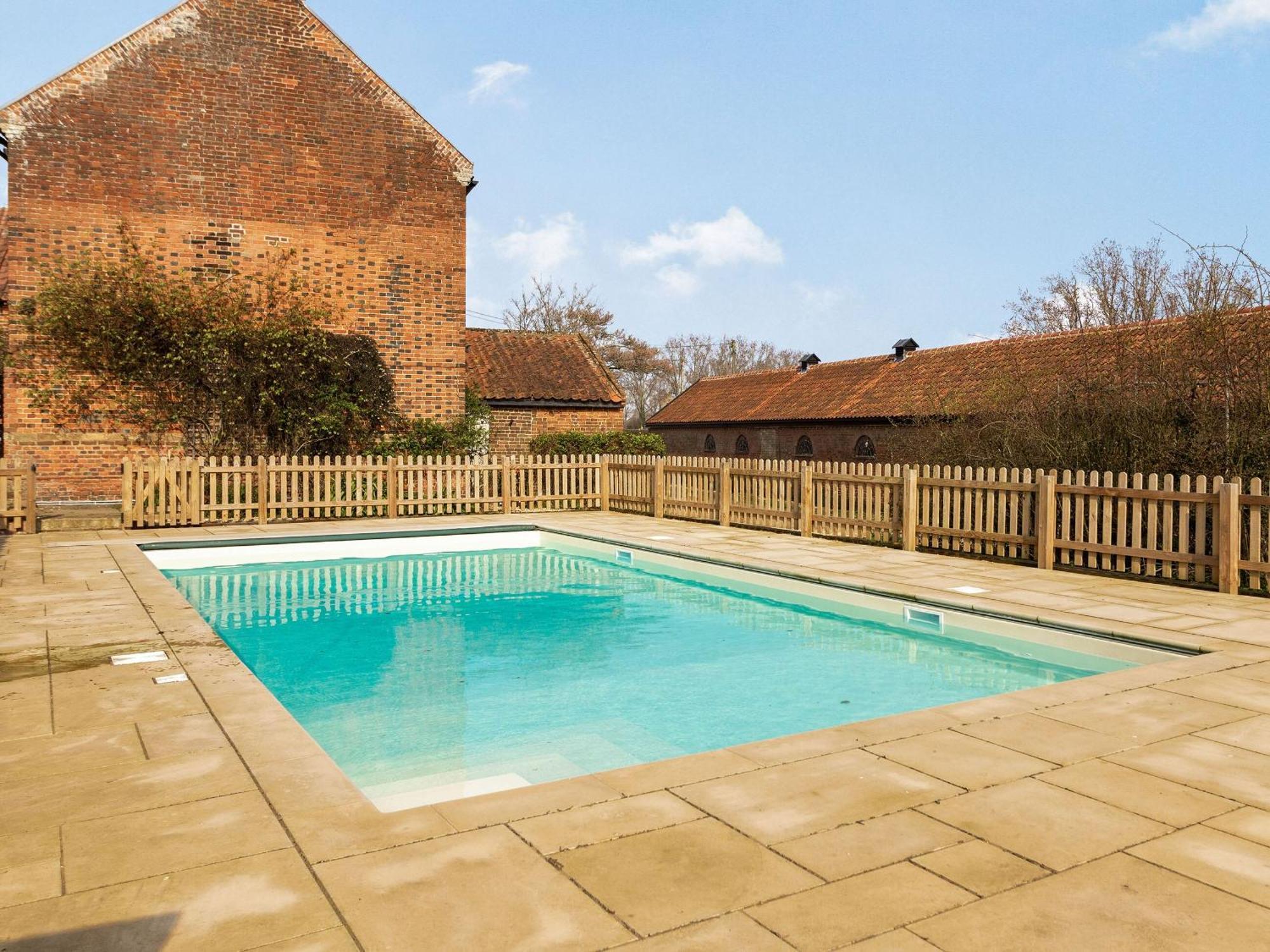 Hemblington Hall Arts And Leisure Ltd South Walsham Exterior photo