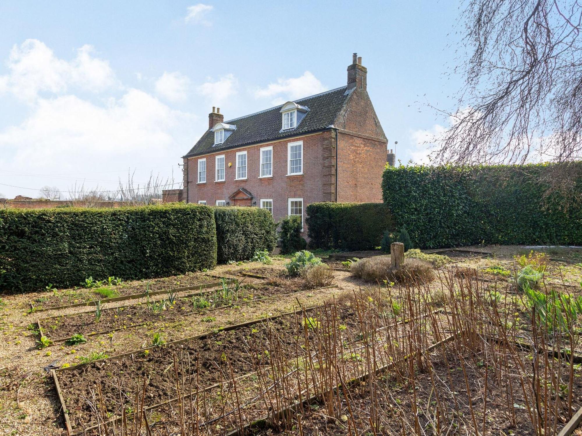 Hemblington Hall Arts And Leisure Ltd South Walsham Exterior photo